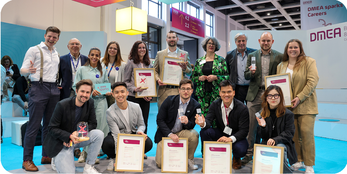 Messe Eingang Süd, viele Menschen vor dem Ticketscanning